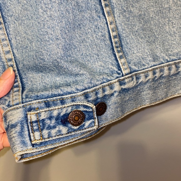 Authentic Vintage Levi’s Denim Jacket - Picture 4 of 16